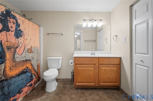 14800 Walthall Dr, Colonial Heights, VA 23834