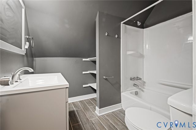 14800 Walthall Dr, Colonial Heights, VA 23834