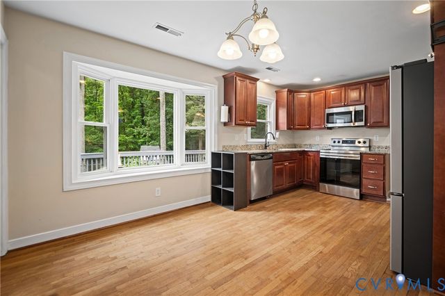 14800 Walthall Dr, Colonial Heights, VA 23834