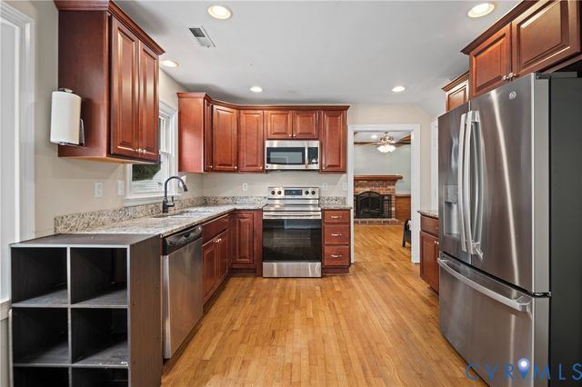 14800 Walthall Dr, Colonial Heights, VA 23834