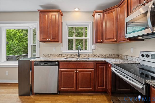 14800 Walthall Dr, Colonial Heights, VA 23834