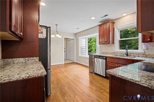 14800 Walthall Dr, Colonial Heights, VA 23834