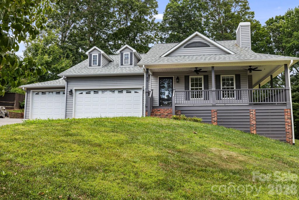 40 Brierfield Drive, Candler, NC 28715