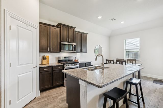 11004 Los Alamos Drive, Aubrey, TX 76227