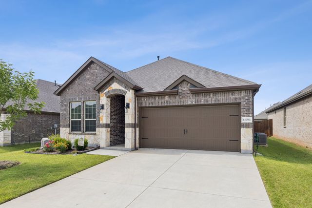11004 Los Alamos Drive, Aubrey, TX 76227