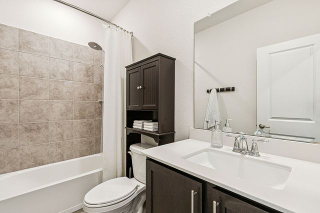 11004 Los Alamos Drive, Aubrey, TX 76227