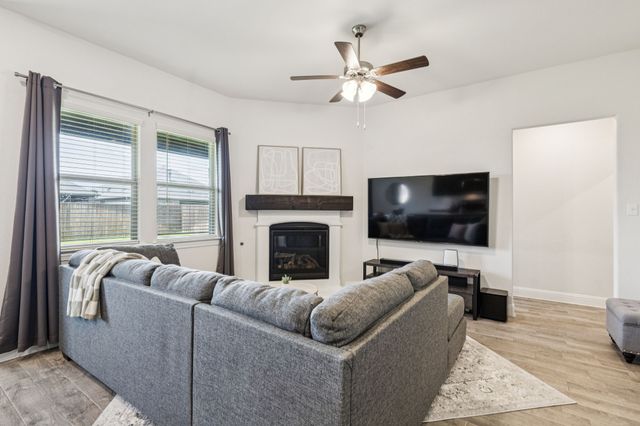 11004 Los Alamos Drive, Aubrey, TX 76227