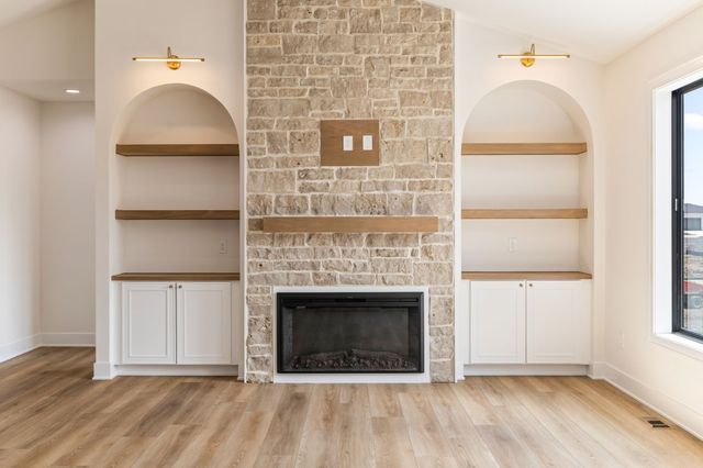 17302 Northview Drive, Urbandale, IA 50323