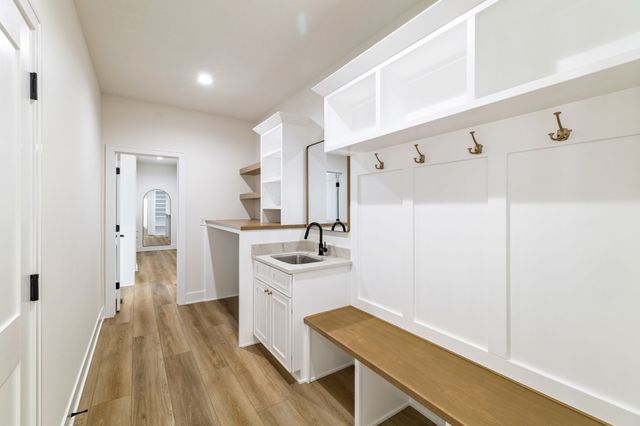 17302 Northview Drive, Urbandale, IA 50323