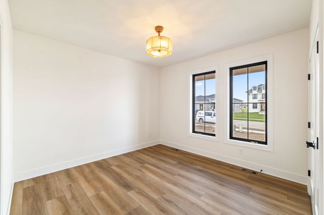 17302 Northview Drive, Urbandale, IA 50323