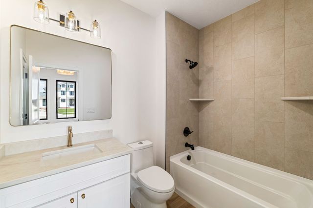 17302 Northview Drive, Urbandale, IA 50323