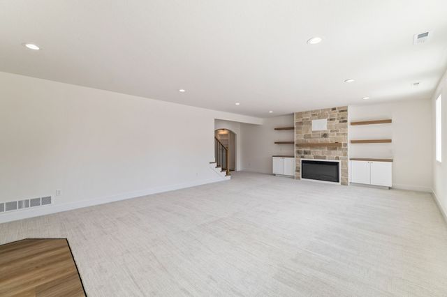 17302 Northview Drive, Urbandale, IA 50323