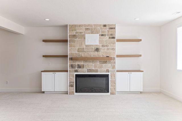 17302 Northview Drive, Urbandale, IA 50323