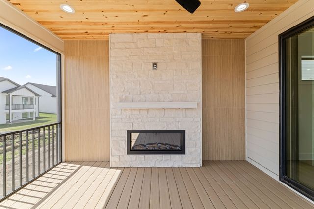 17302 Northview Drive, Urbandale, IA 50323