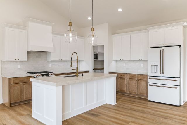 17302 Northview Drive, Urbandale, IA 50323