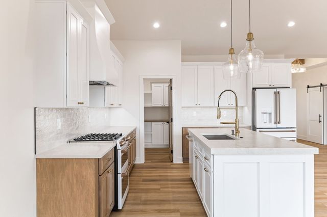 17302 Northview Drive, Urbandale, IA 50323