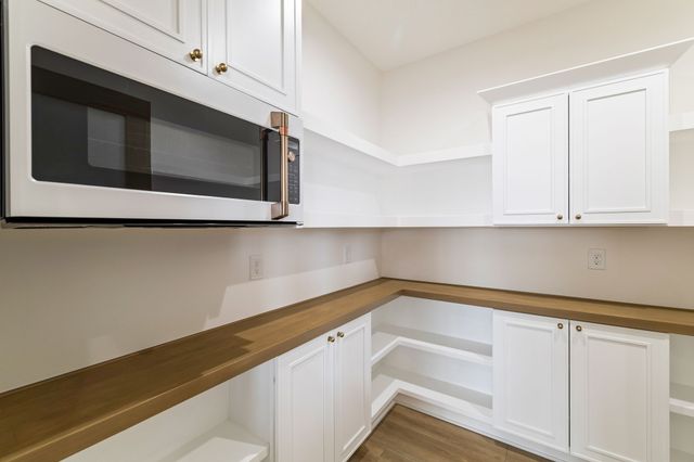 17302 Northview Drive, Urbandale, IA 50323