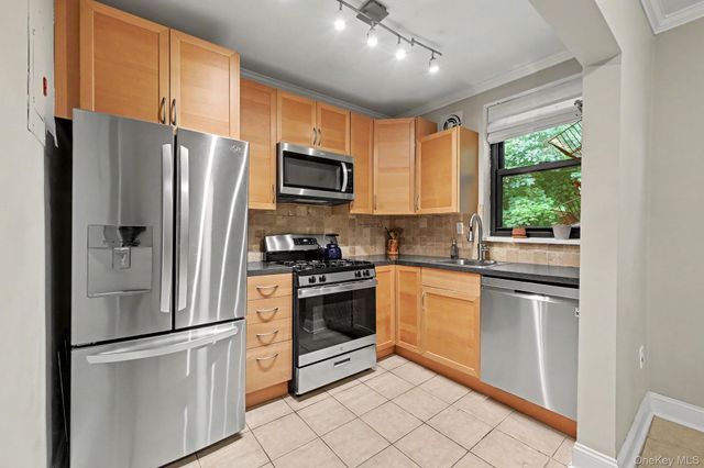 50 Rockledge Road 2A, Hartsdale, NY 10530