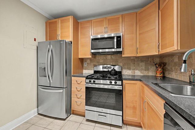 50 Rockledge Road 2A, Hartsdale, NY 10530