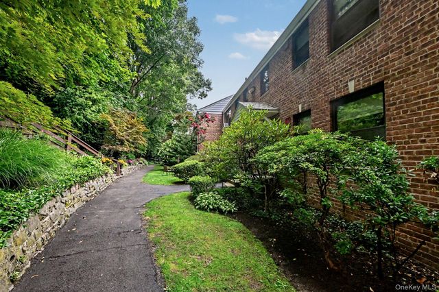 50 Rockledge Road 2A, Hartsdale, NY 10530