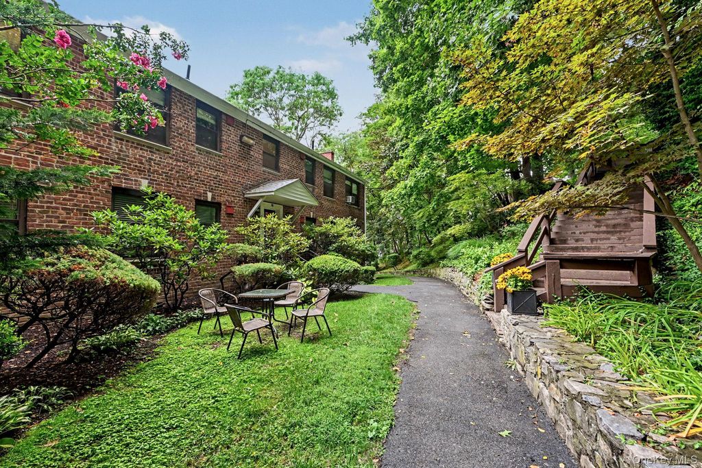 50 Rockledge Road 2A, Hartsdale, NY 10530 — photo 2
