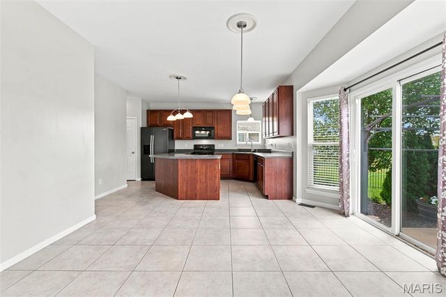 104 Towergate Drive, Lake St Louis, MO 63367