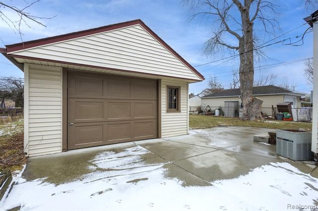 17204 Park Lane, Fraser, MI 48026