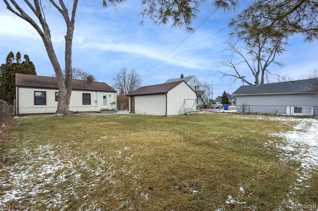 17204 Park Lane, Fraser, MI 48026