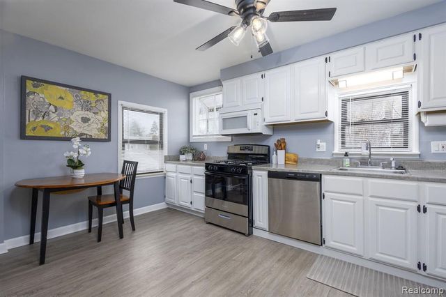 17204 Park Lane, Fraser, MI 48026