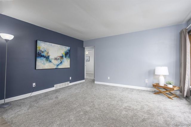 17204 Park Lane, Fraser, MI 48026