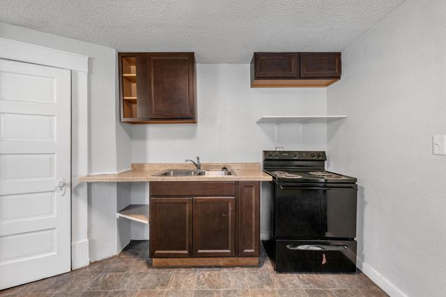 1421 S Main St, Wichita, KS 67213