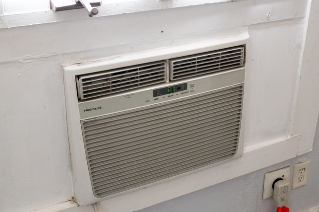 1421 S Main St, Wichita, KS 67213