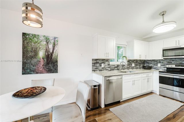 6061 Old Court Rd 208, Boca Raton, FL 33433