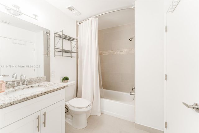 6061 Old Court Rd 208, Boca Raton, FL 33433