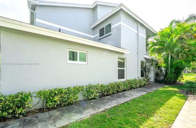 6061 Old Court Rd 208, Boca Raton, FL 33433