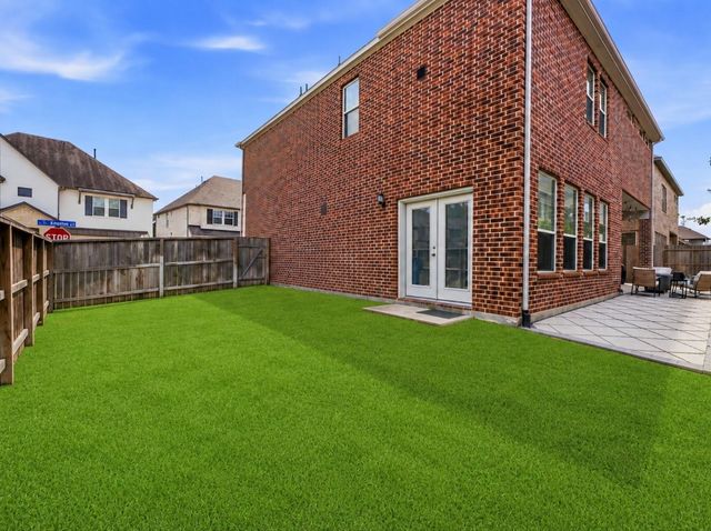 522 Kingston Lane, Shenandoah, TX 77384