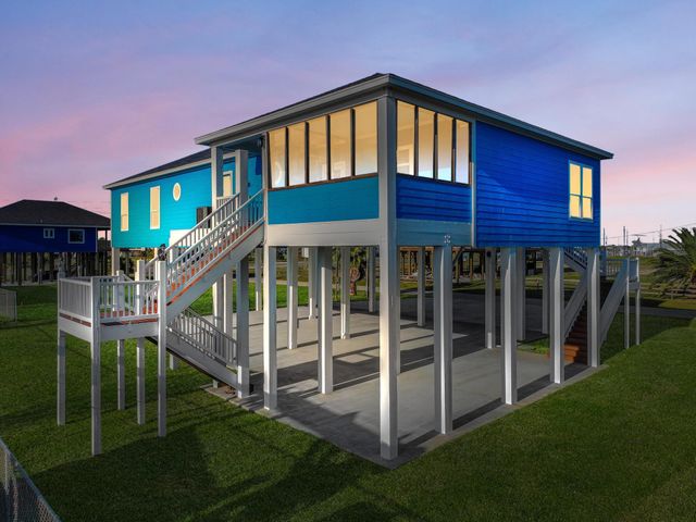 979 Oneal Road, Crystal Beach, TX 77650