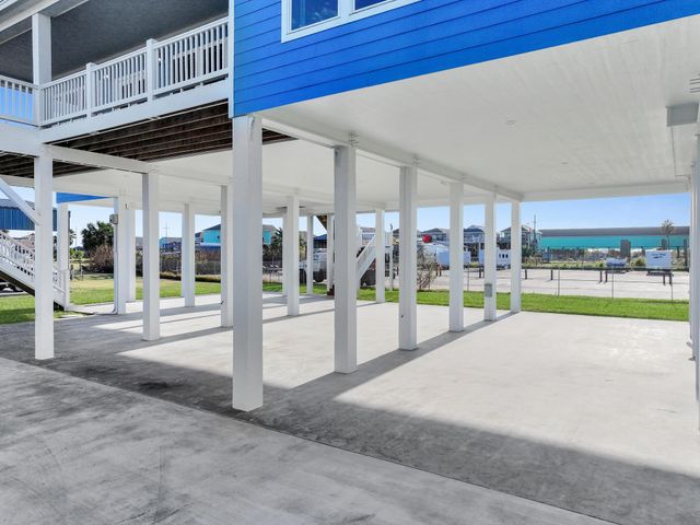 979 Oneal Road, Crystal Beach, TX 77650