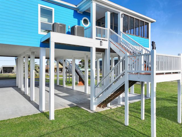 979 Oneal Road, Crystal Beach, TX 77650