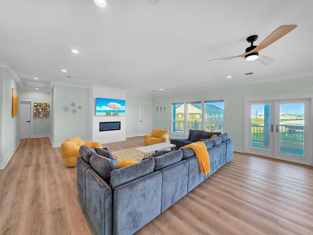 979 Oneal Road, Crystal Beach, TX 77650