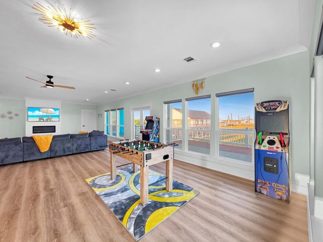 979 Oneal Road, Crystal Beach, TX 77650