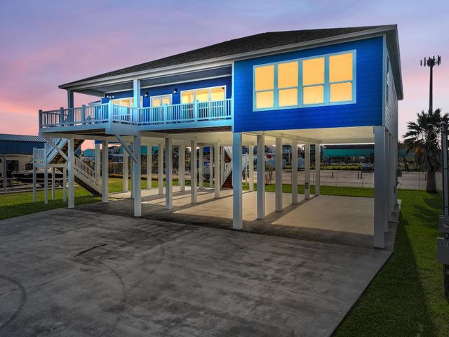 979 Oneal Road, Crystal Beach, TX 77650