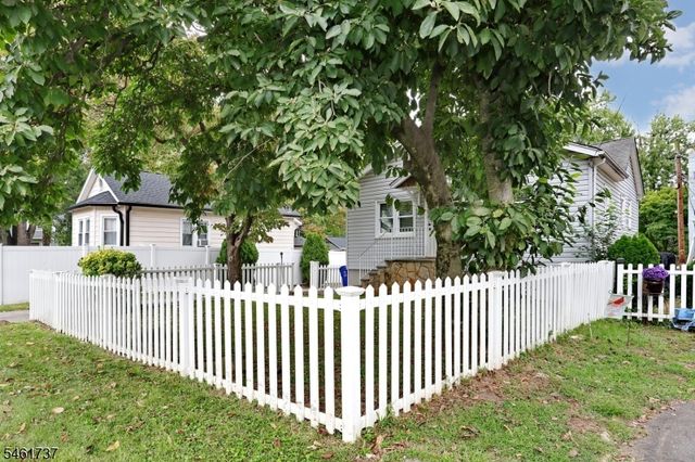 15 Crescent Ave, Totowa Boro, NJ 07512