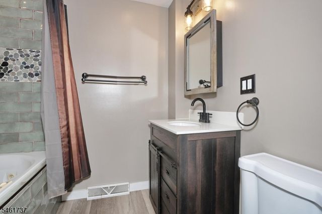 15 Crescent Ave, Totowa Boro, NJ 07512