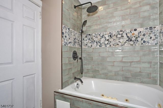 15 Crescent Ave, Totowa Boro, NJ 07512
