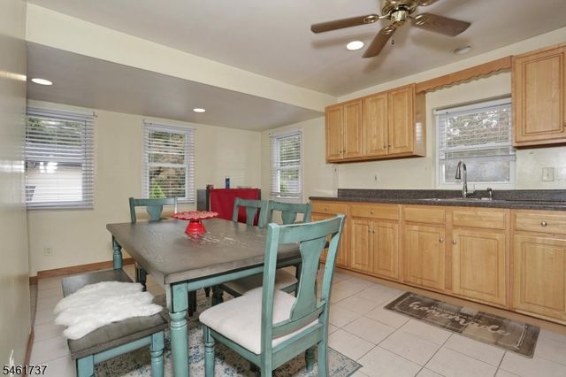 15 Crescent Ave, Totowa Boro, NJ 07512