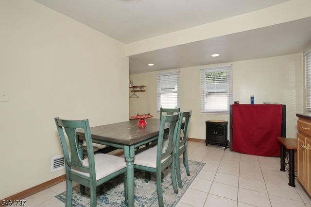 15 Crescent Ave, Totowa Boro, NJ 07512