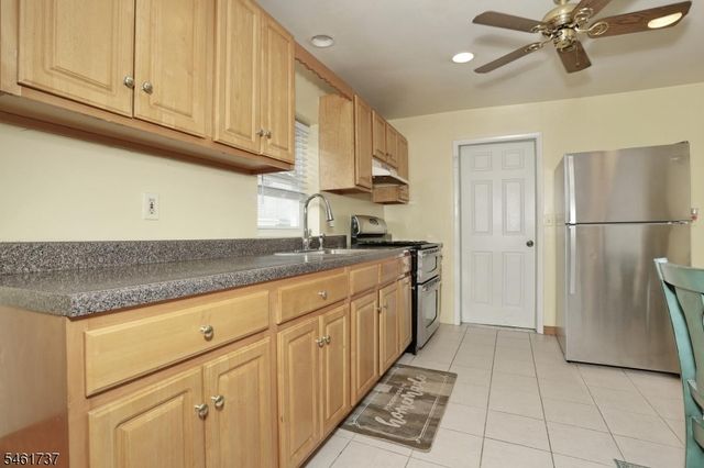 15 Crescent Ave, Totowa Boro, NJ 07512