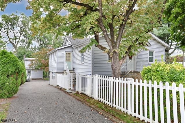 15 Crescent Ave, Totowa Boro, NJ 07512