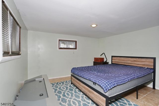 15 Crescent Ave, Totowa Boro, NJ 07512